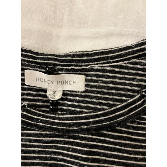 BOUTIQUE BLACK & WHITE STRIPED TEE - Picture 3 of 3